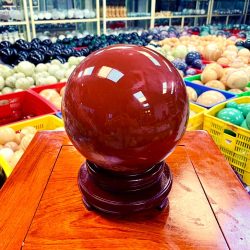 quả cầu ngọc bích đỏ