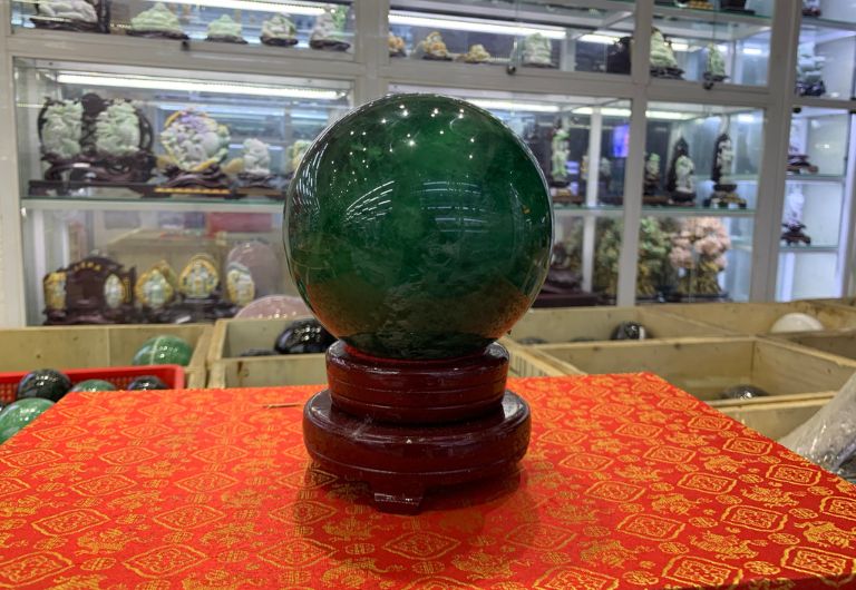 Cửa hàng phong thủy Hoàng Mai là một trong số những địa chỉ uy tín chuyên bán quả cầu đá Thạch Anh tại thủ đô Hà Nội