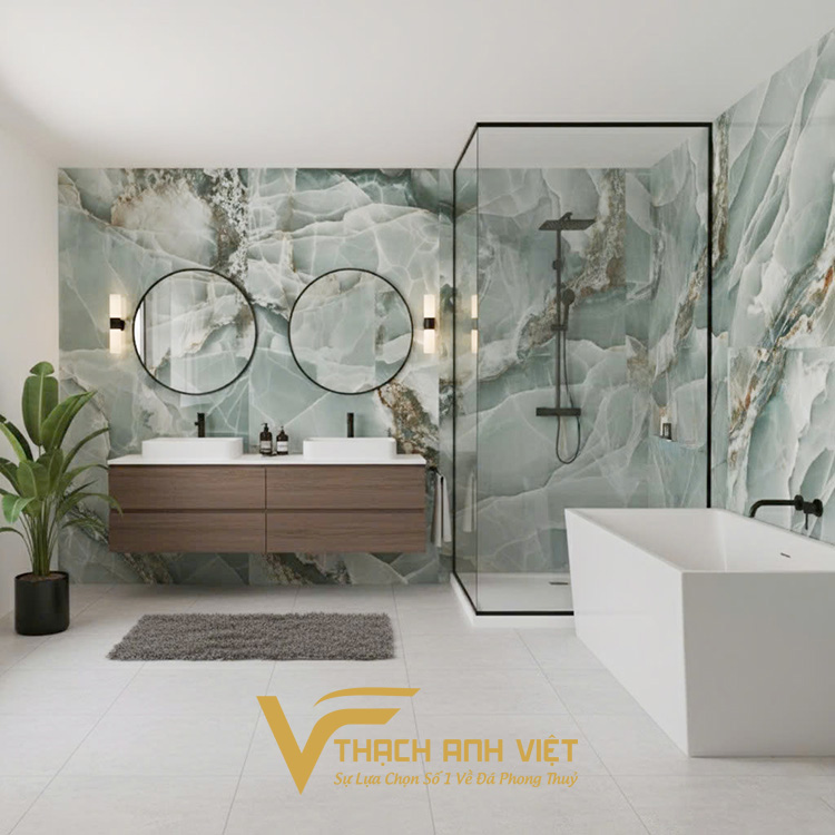 Đá Onyx tự nhiên được sử dụng làm vách ốp tường tại không gian nhà tắm