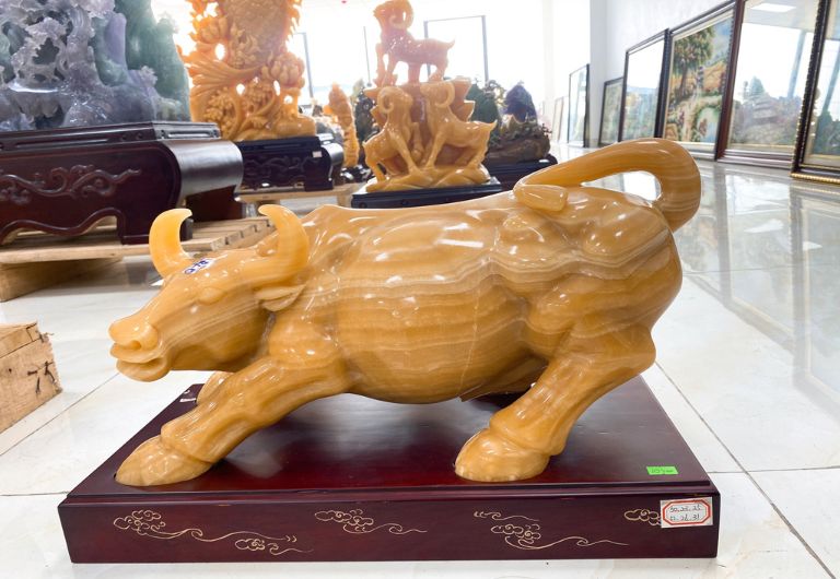 Tượng trâu tài lộc Ngọc Hoàng Long còn là vật phẩm được sử dụng trấn yểm các hung tinh như ngũ hoàng và nhị hắc.