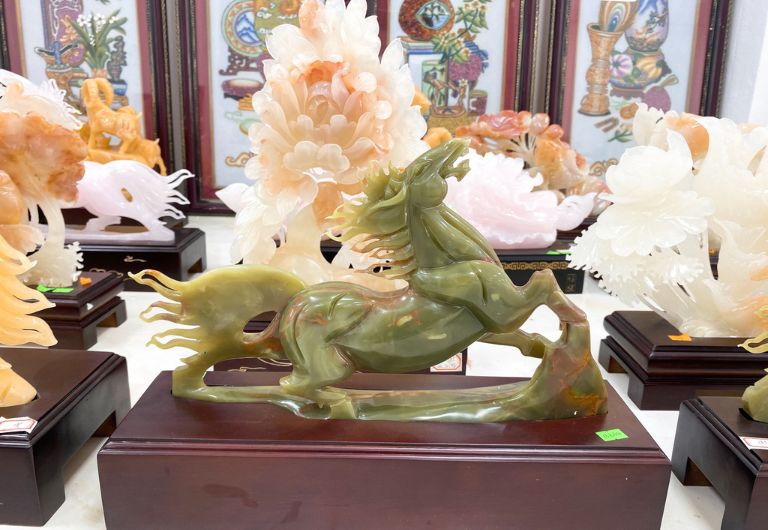Ngựa không chỉ là con vật trung thành mà còn là biểu tượng cho đức tính kiên nhẫn và mạnh mẽ của người người.