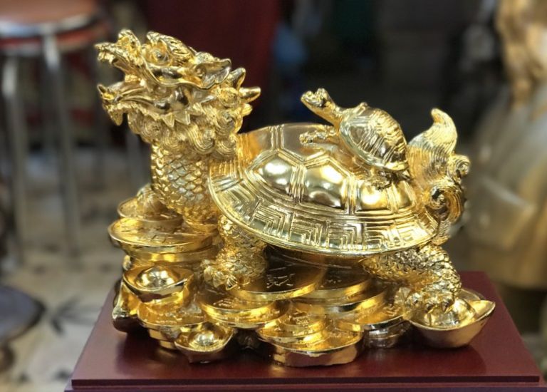 Việc đầu tiên khi tìm hiểu cách khai quang điểm nhãn tượng Long Quy thì gia chủ cần chọn một ngày tốt để tiến hành.