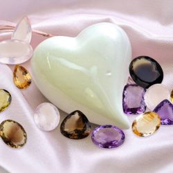 Đá quý là tên gọi chung của những loại khoáng vật quý hiếm được con người tìm thấy trong tự nhiên.