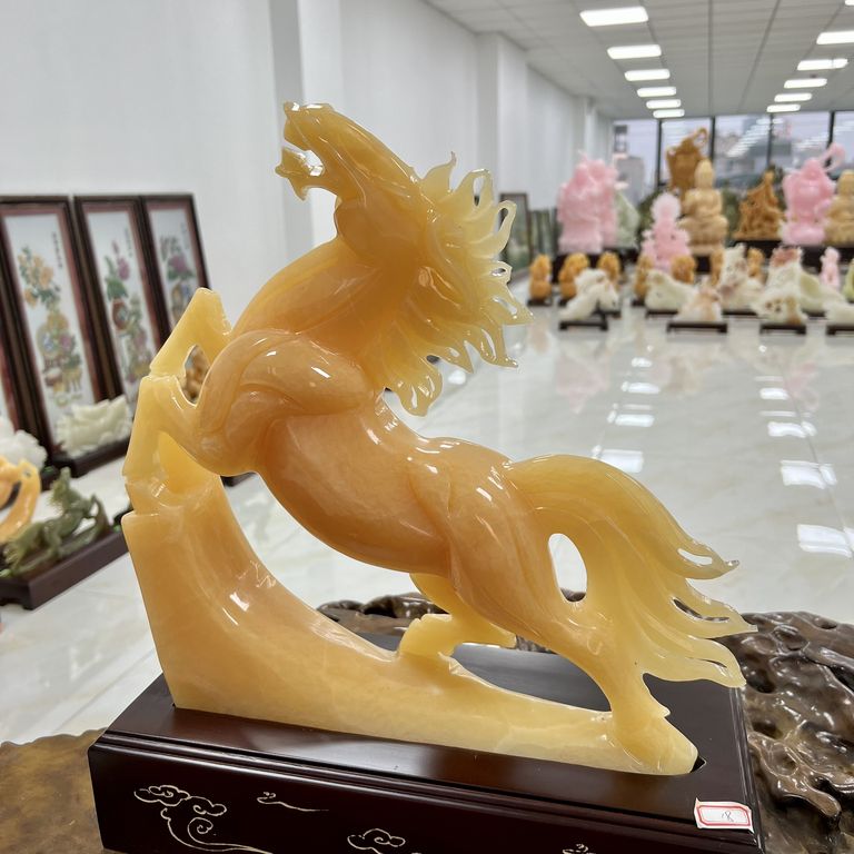 Tuấn mã khải hoàn tượng trưng cho sự phát đạt, thuận lợi trong kinh doanh