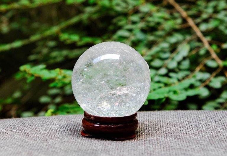 Ánh sáng mặt trời được xem là một trong những tác nhân gây ra ảnh hưởng xấu đến độ bền bỉ của đá Thạch Anh.