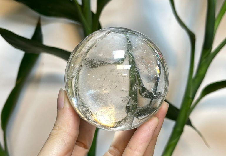 Thạch Anh trắng pha lê được biết đến là biến thể đá quý có độ hiếm nhất trong dòng họ đá Thạch Anh.