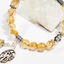 Nhiều người không khỏi thắc mắc rằng “người tuổi Mùi nên đeo vòng tay đá màu gì?”.
