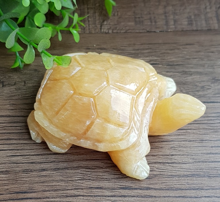 Tượng Rùa được chế tác bằng đá thạch anh cũng được đánh giá cao bởi giá trị phong thủy và tính thẩm mỹ