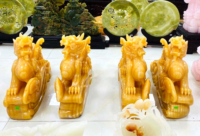 tuong ty huu ngoc hoang long
