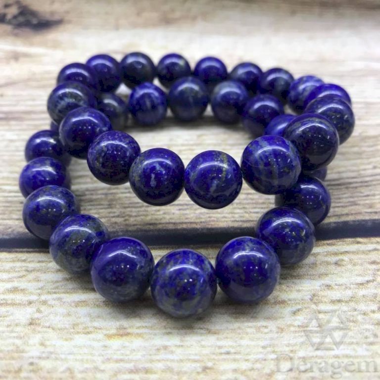 Người tuổi Qúy hợi khi đeo vòng tay đá Lapis Lazuli sẽ khiến cho bản thân ngày càng nhanh nhẹn, hoạt bát