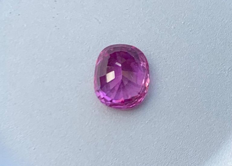 Đá Sapphire tím còn có ý nghĩa làm các loại đá hộ mệnh giúp bảo vệ chủ sở hữu tránh khỏi vận hạn