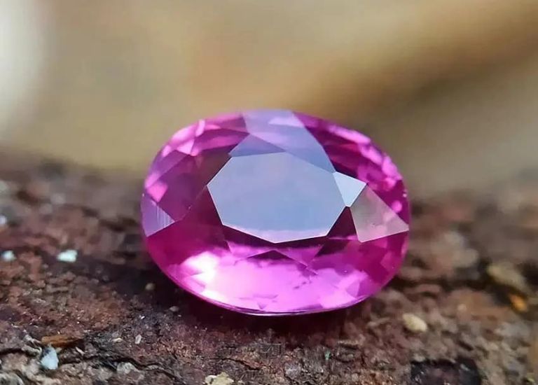 á quý màu hồng được sinh ra từ trong lòng đất nên hội tụ nguồn năng lượng dồi dào.