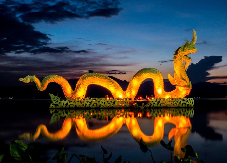 Những người sinh năm 1976 tuổi Bính Thìn mệnh Sa Trung Thổ hay Đất Pha Cát.