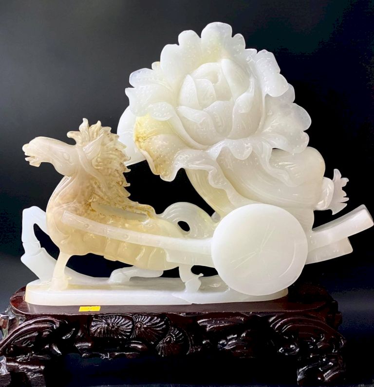 Mã Đáo Bách Tài mang ý nghĩa đại diện cho sự may mắn, tài lộc, giúp chủ mệnh thăng quan tiến chức nhanh chóng