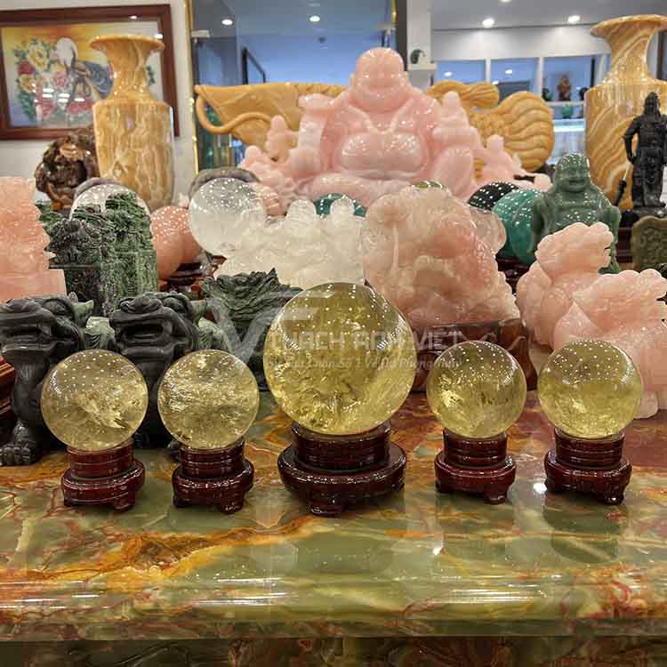 Quả cầu Thạch Anh vàng pha lê hợp với mệnh Thổ, mệnh Hoả, mệnh Kim