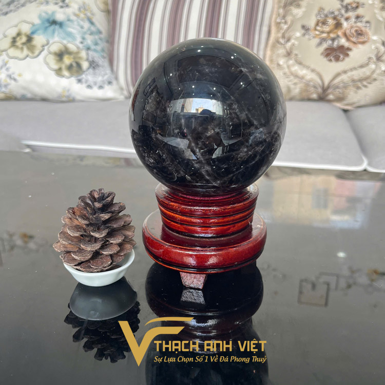 Đá Thạch Anh đen là một trong những loại đá phong thủy mạnh mẽ nhất về việc bảo vệ và xua đuổi tà khí