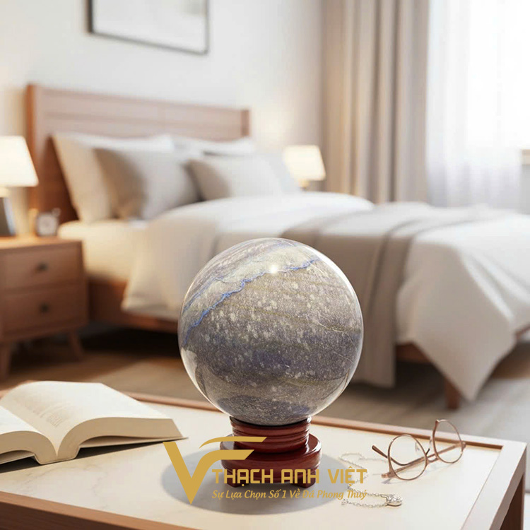 màu xanh biển thuộc hành Thủy nên đá Thạch Anh xanh biển đặc biệt phù hợp với người tuổi Quý Hợi 1983